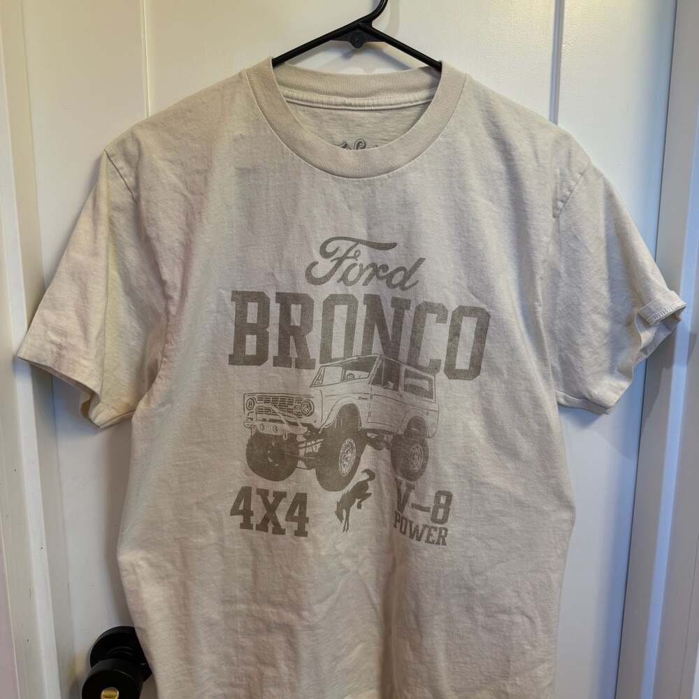 Tee Luv Ford Bronco 4x4 V-8 Power Graphic T-Shirt Beige